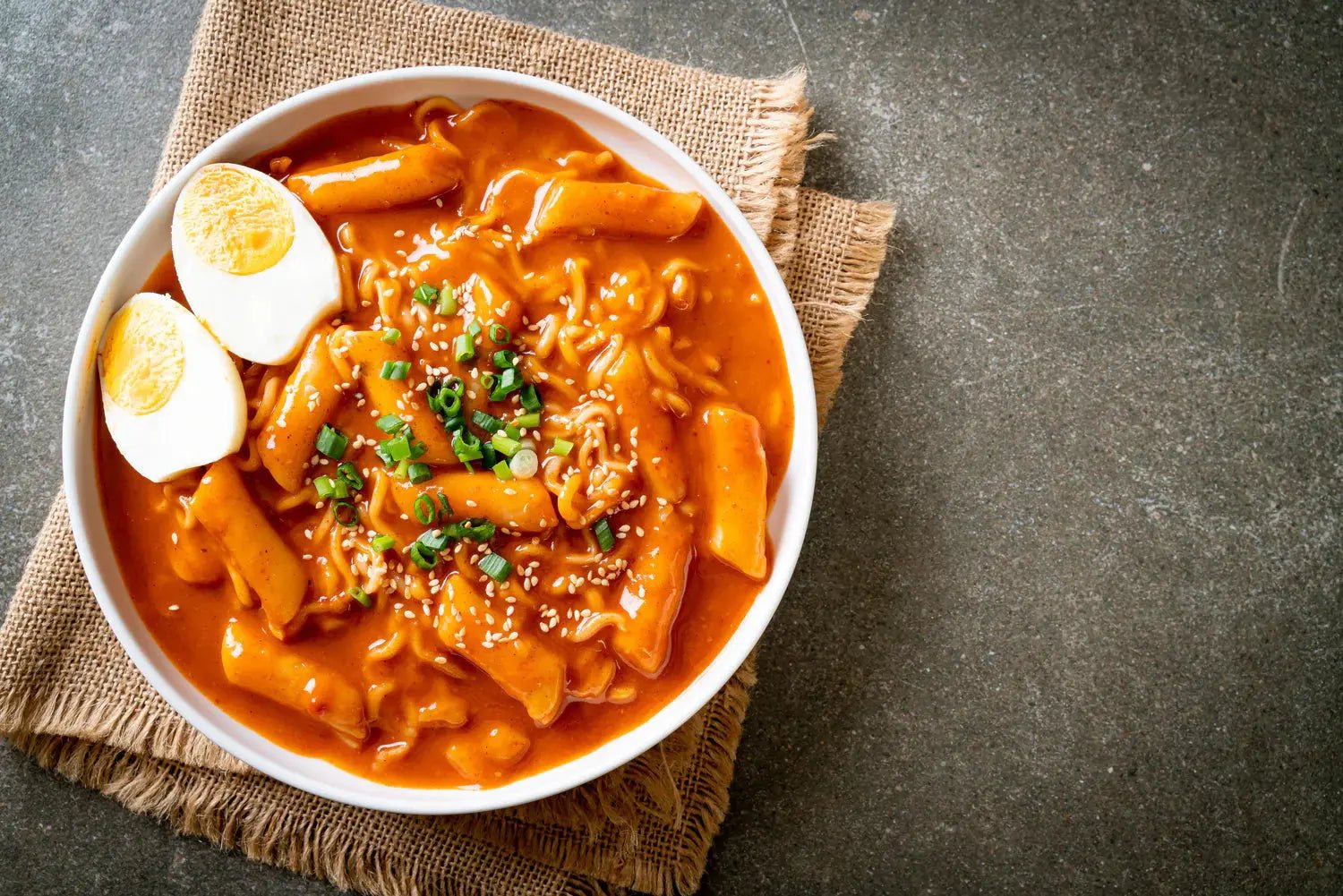 Tteokbokki (Koreanischer scharfer Reiskuchen) - MAOMAO