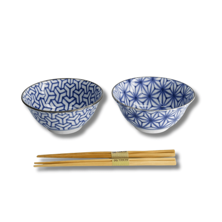 TOKYO DESIGN STUDIO Mixed Tayo Bowls Geschenkset 2 Stück mit Essstäbchen – 15x7 cm / 500 ml – Blau/Weiß - MAOMAO