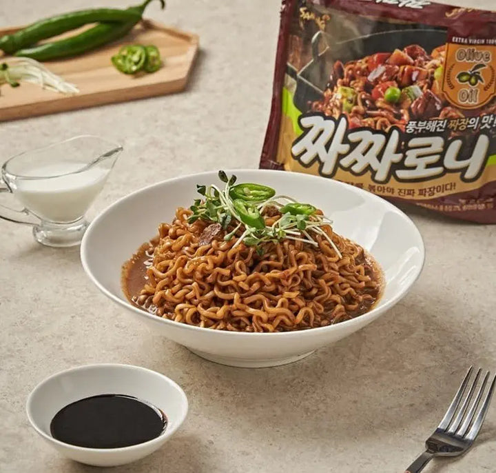 SAMYANG Instant Nudeln Chacharoni Schwarzbohnen Olivenöl 140g - MAOMAO
